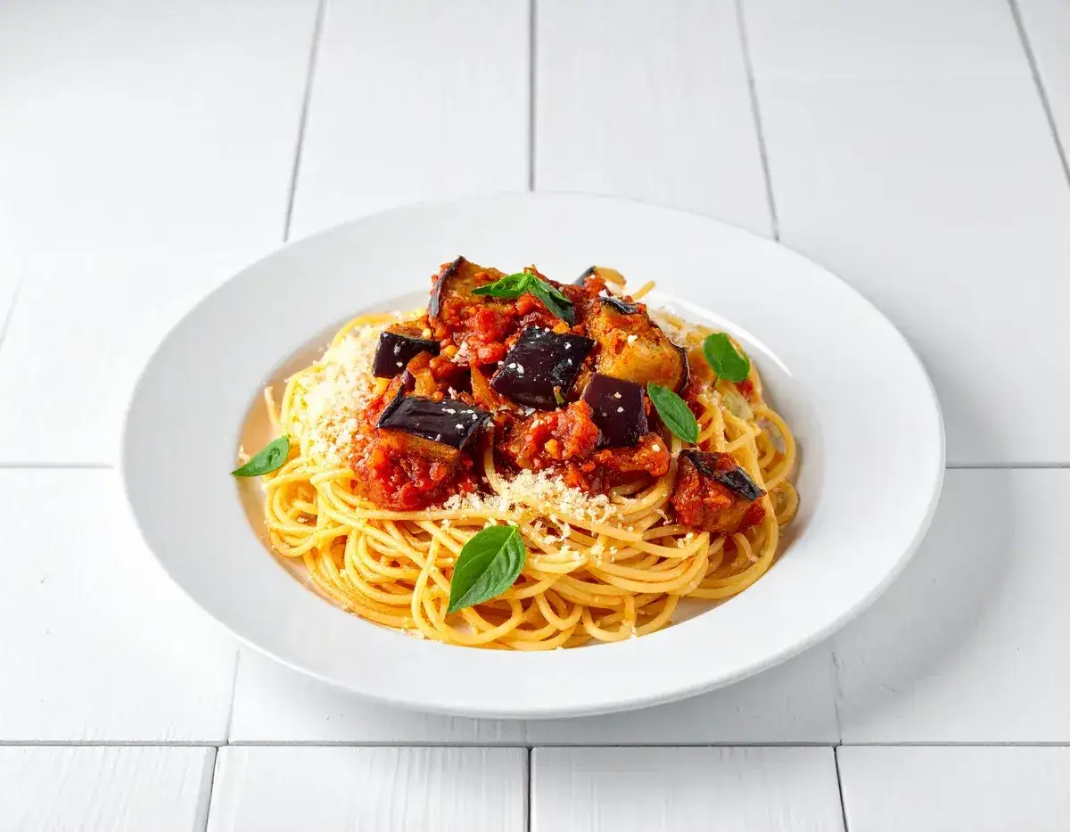 Pasta mit Auberginen-Tomaten-Soße