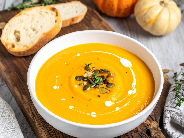 Cremige Kürbissuppe mit Hokkaido-Kürbis