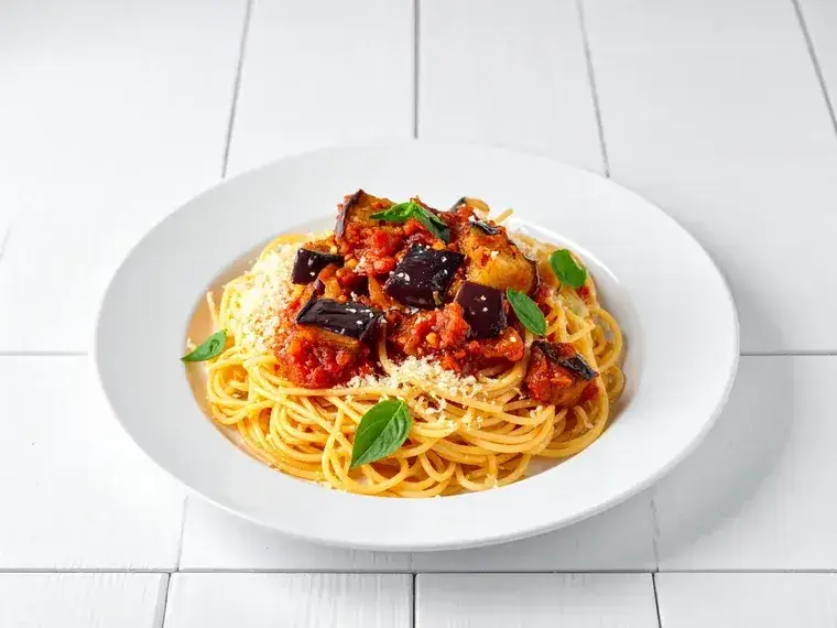 Pasta mit Auberginen-Tomaten-Soße