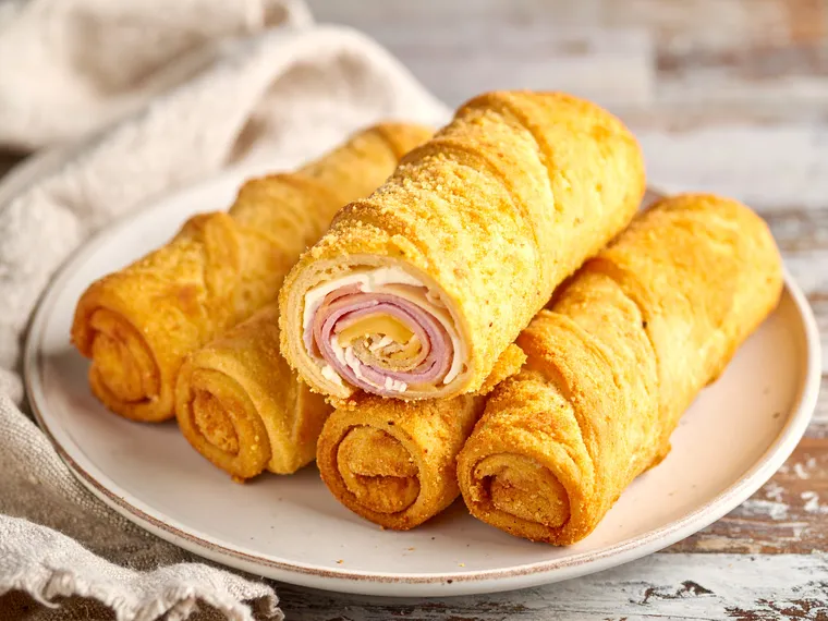 Schinken-Käseröllchen mit Brot